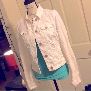 American Eagle 🦅 White denim jacket, size M, EUC